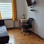Hostel Tulip - Pokój 3 ze wspólną łazienką i kuchnią