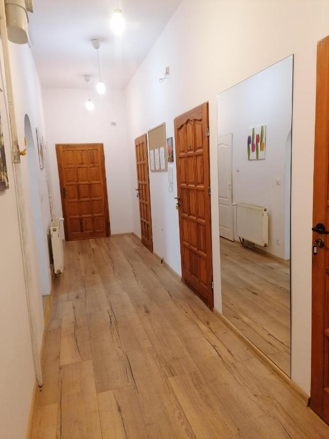 Tulip - Pokój 3 Ze Wspólną łazienką I Kuchnią Apartament